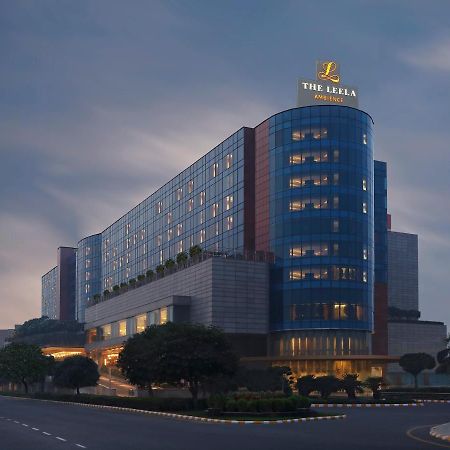 The Leela Ambience Gurugram Hotel & Residences - The Luxury Urban Sanctuary Gurgaon Bagian luar foto The hotel at night