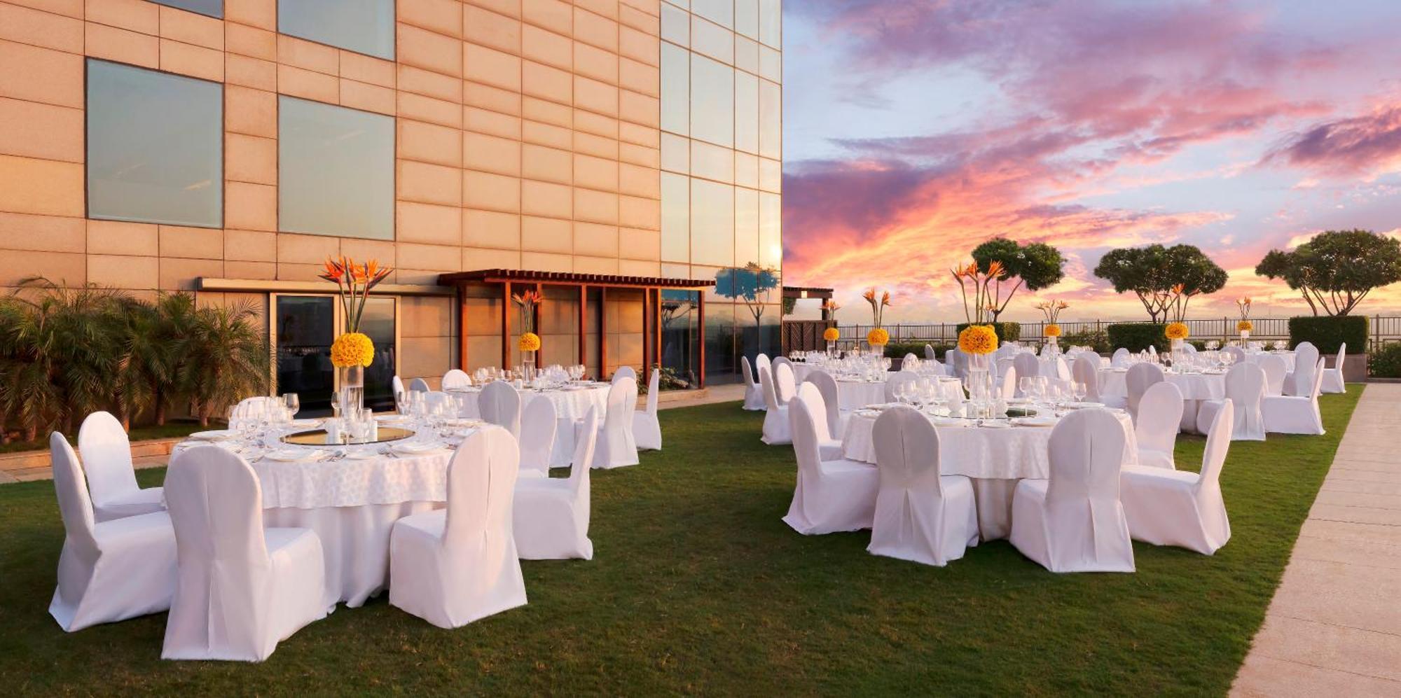 The Leela Ambience Gurugram Hotel & Residences - The Luxury Urban Sanctuary Gurgaon Bagian luar foto The Westin Hyderabad Hiranandani