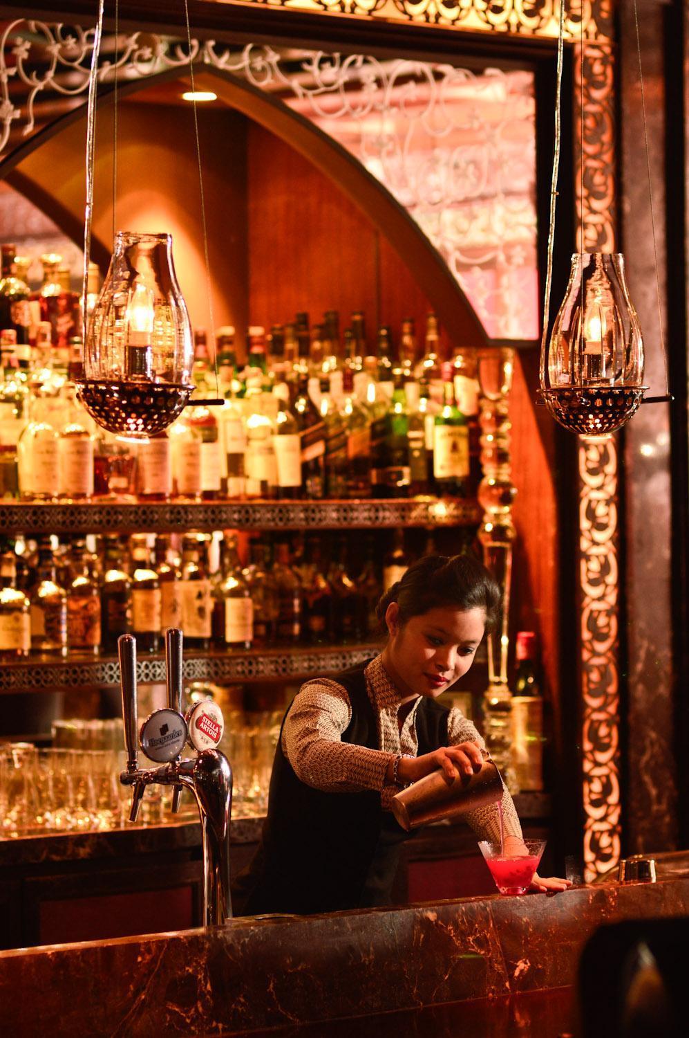 The Leela Ambience Gurugram Hotel & Residences - The Luxury Urban Sanctuary Gurgaon Bagian luar foto The bar at the Monkey Bar