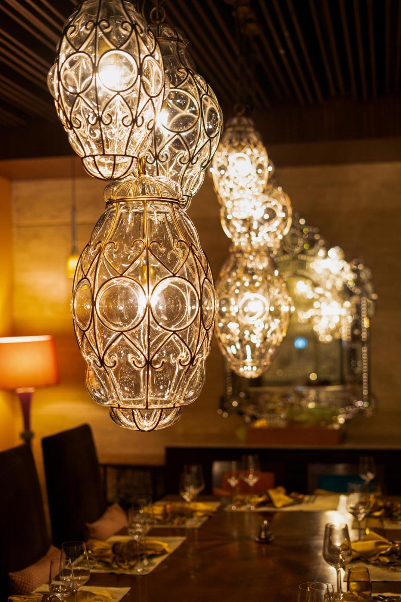 The Leela Ambience Gurugram Hotel & Residences - The Luxury Urban Sanctuary Gurgaon Bagian luar foto A lamp