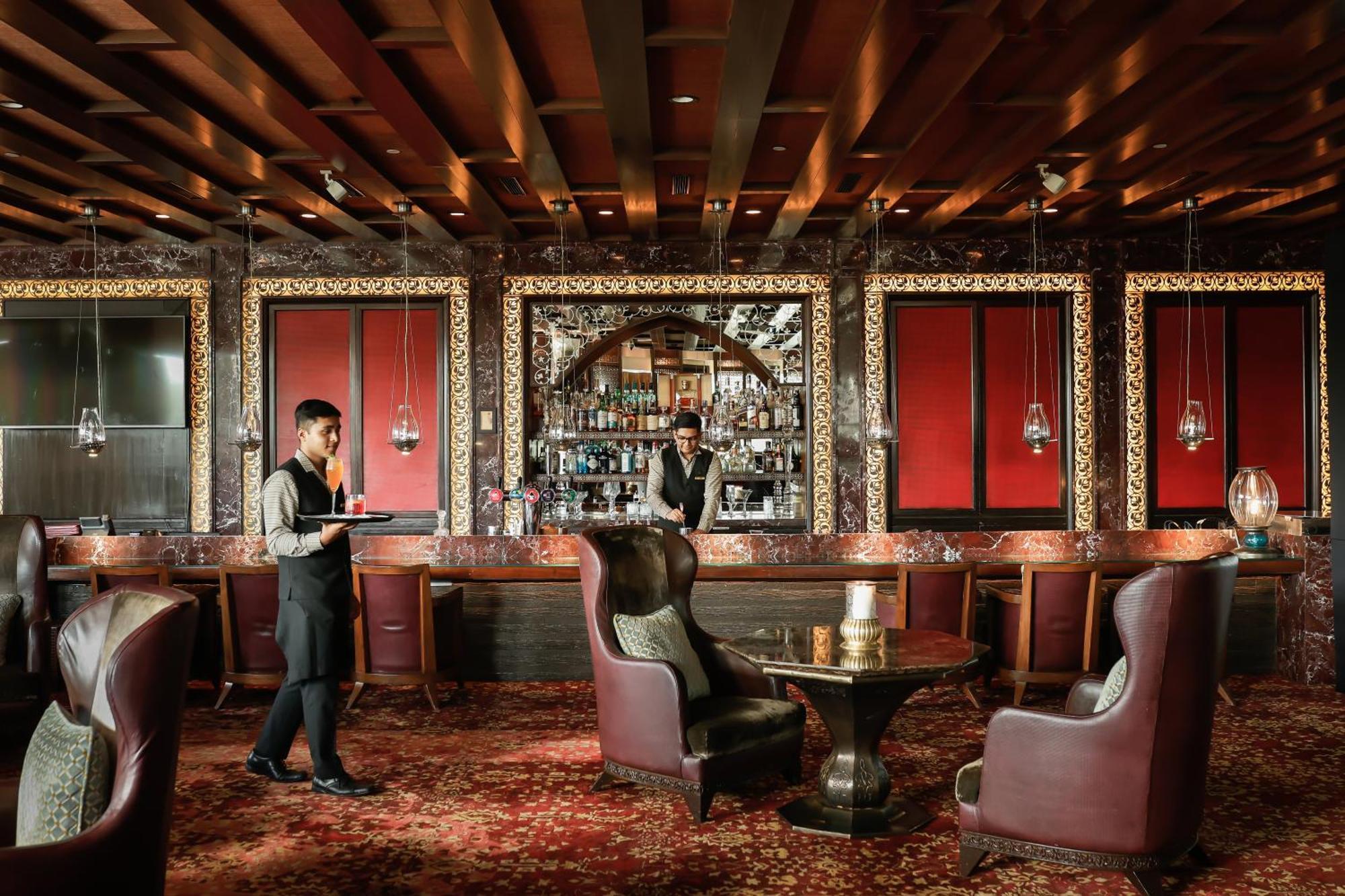 The Leela Ambience Gurugram Hotel & Residences - The Luxury Urban Sanctuary Gurgaon Bagian luar foto The Bar