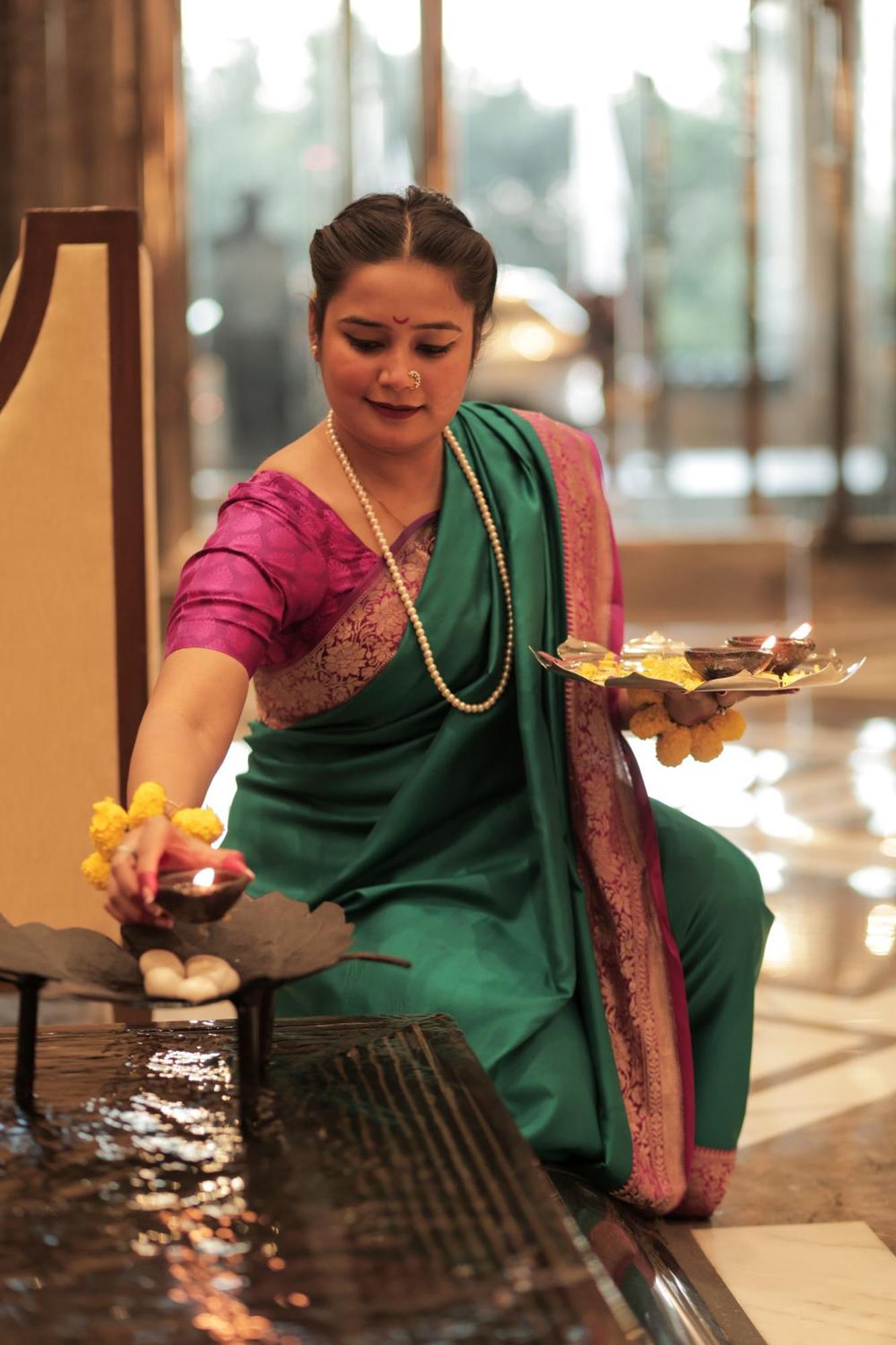 The Leela Ambience Gurugram Hotel & Residences - The Luxury Urban Sanctuary Gurgaon Bagian luar foto Aarti being performed