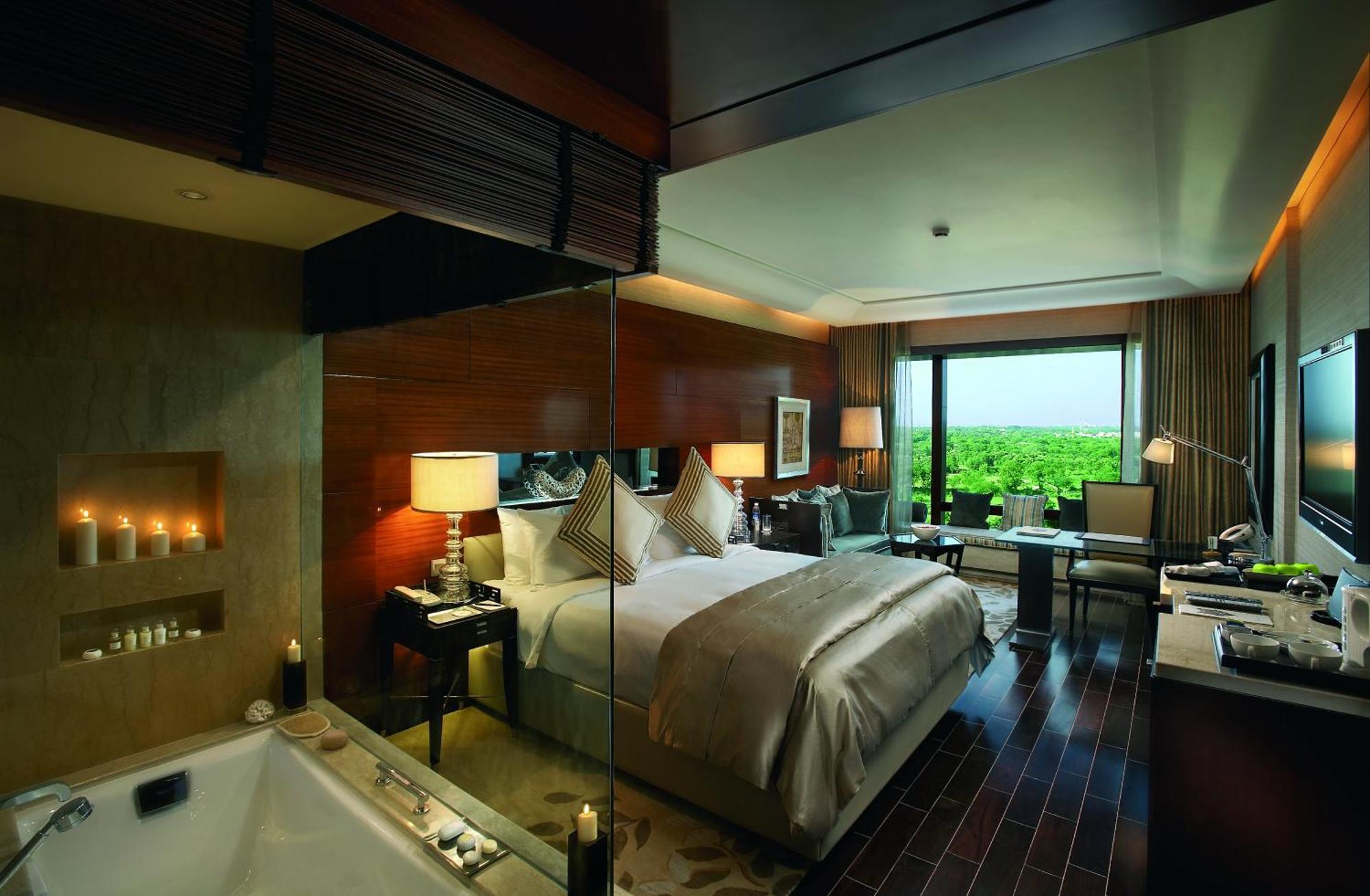 The Leela Ambience Gurugram Hotel & Residences - The Luxury Urban Sanctuary Gurgaon Bagian luar foto A room at The Oberoi, Mumbai