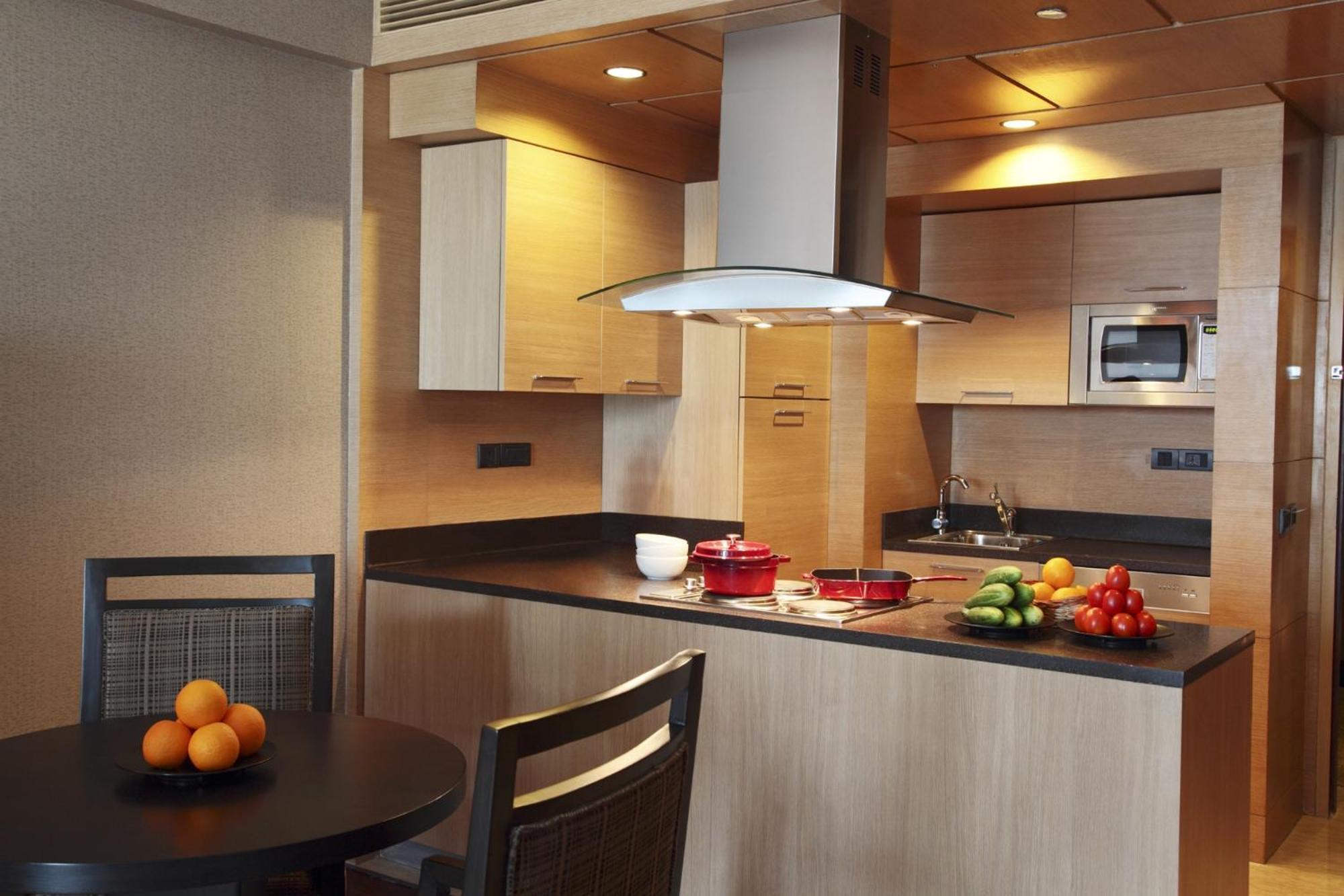 The Leela Ambience Gurugram Hotel & Residences - The Luxury Urban Sanctuary Gurgaon Bagian luar foto A modern kitchen