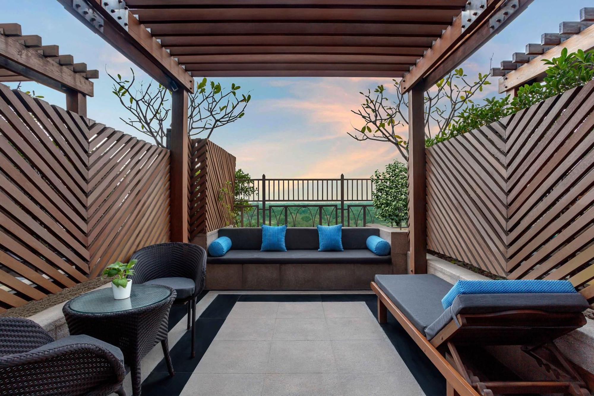 The Leela Ambience Gurugram Hotel & Residences - The Luxury Urban Sanctuary Gurgaon Bagian luar foto The Terrace at the hotel