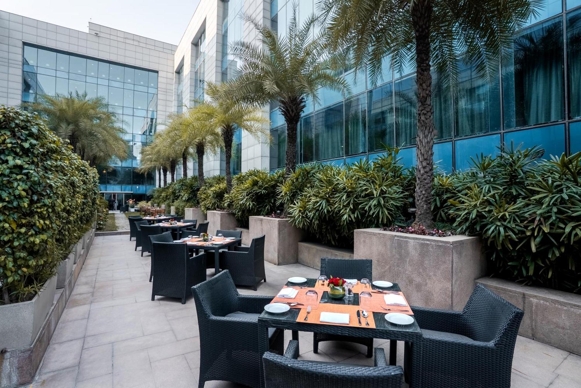 The Leela Ambience Gurugram Hotel & Residences - The Luxury Urban Sanctuary Gurgaon Bagian luar foto The Park, New Delhi