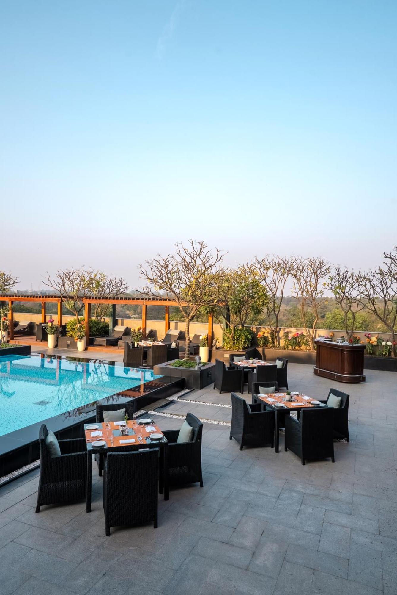 The Leela Ambience Gurugram Hotel & Residences - The Luxury Urban Sanctuary Gurgaon Bagian luar foto The Park, New Delhi