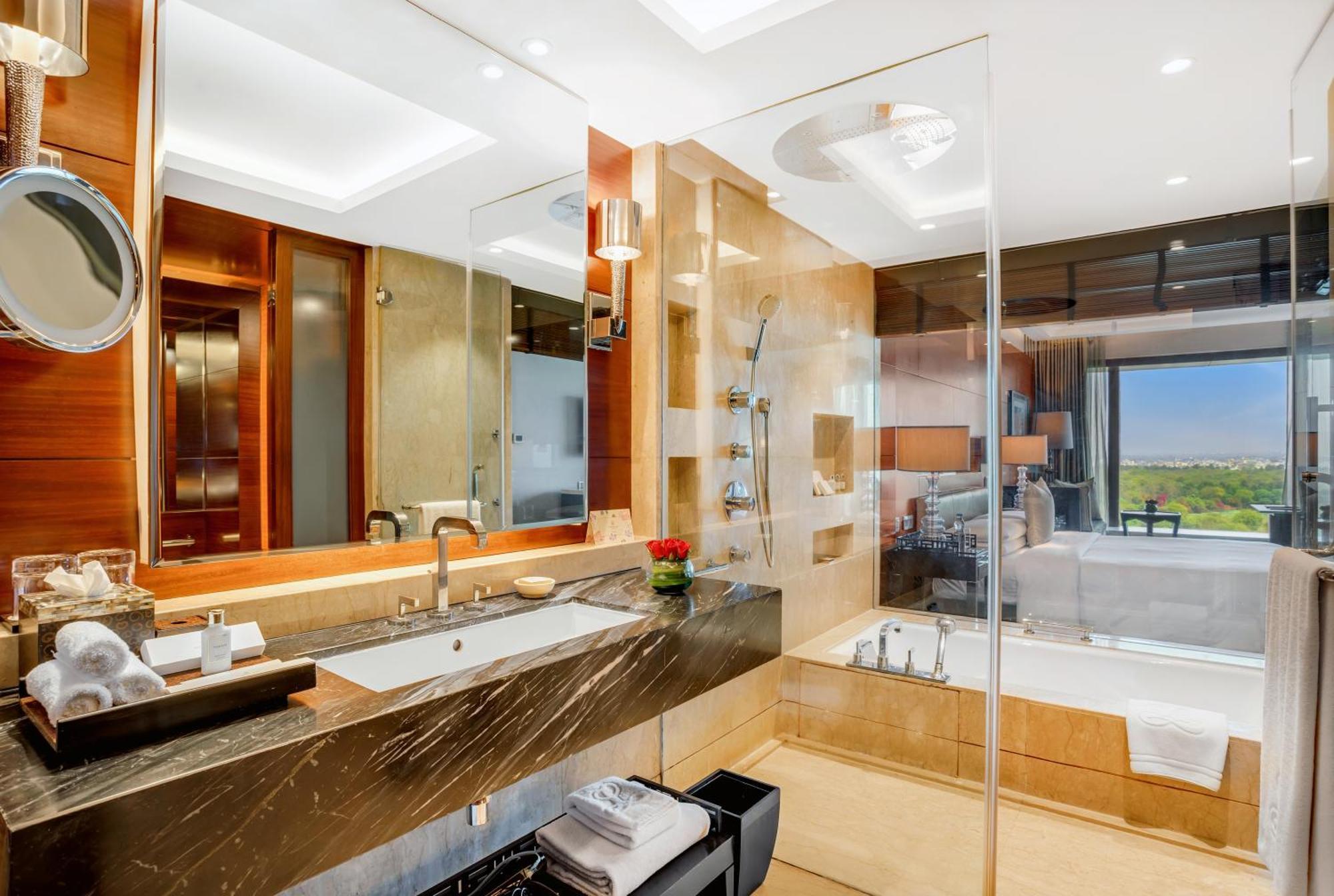 The Leela Ambience Gurugram Hotel & Residences - The Luxury Urban Sanctuary Gurgaon Bagian luar foto