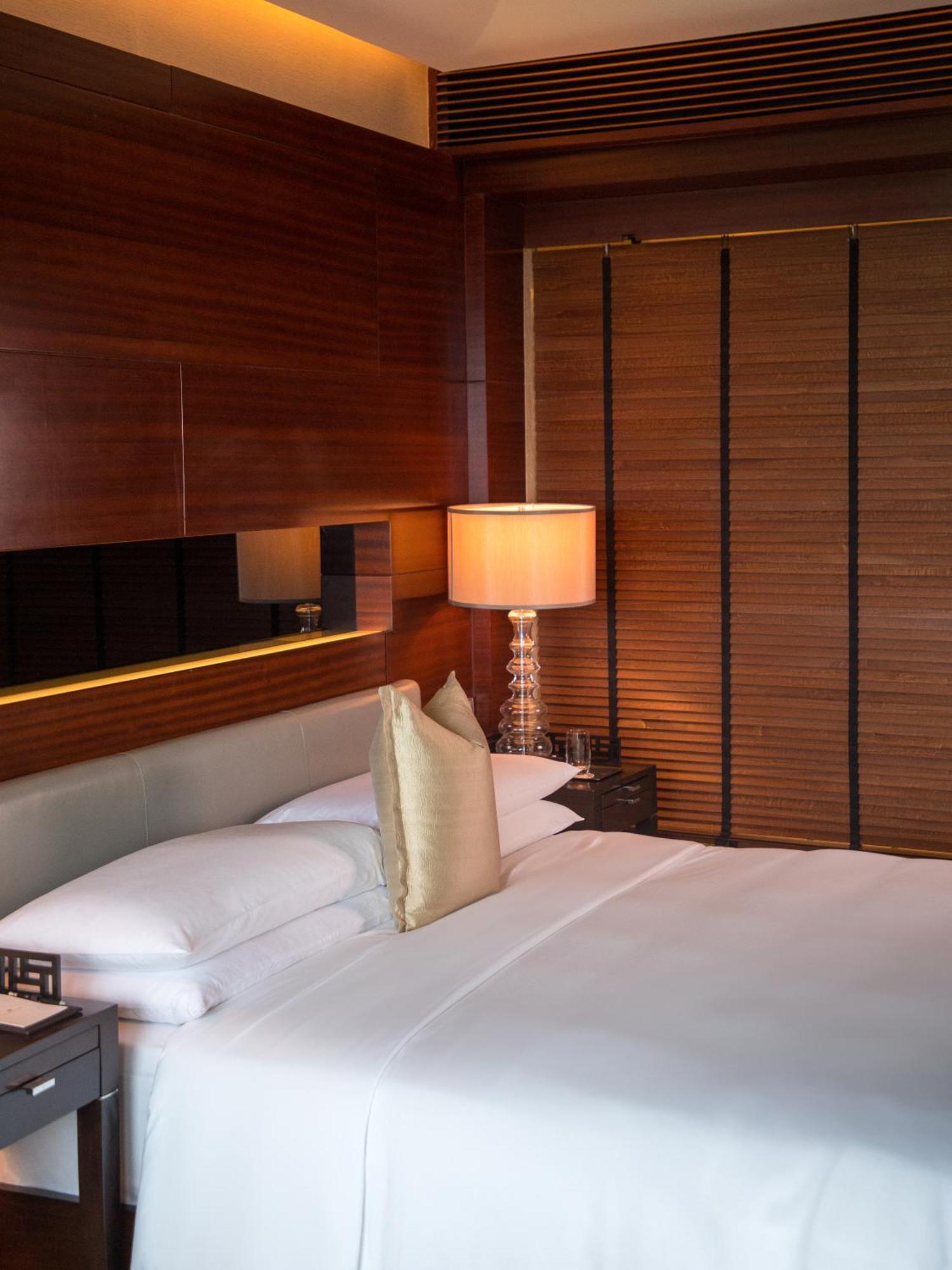 The Leela Ambience Gurugram Hotel & Residences - The Luxury Urban Sanctuary Gurgaon Bagian luar foto