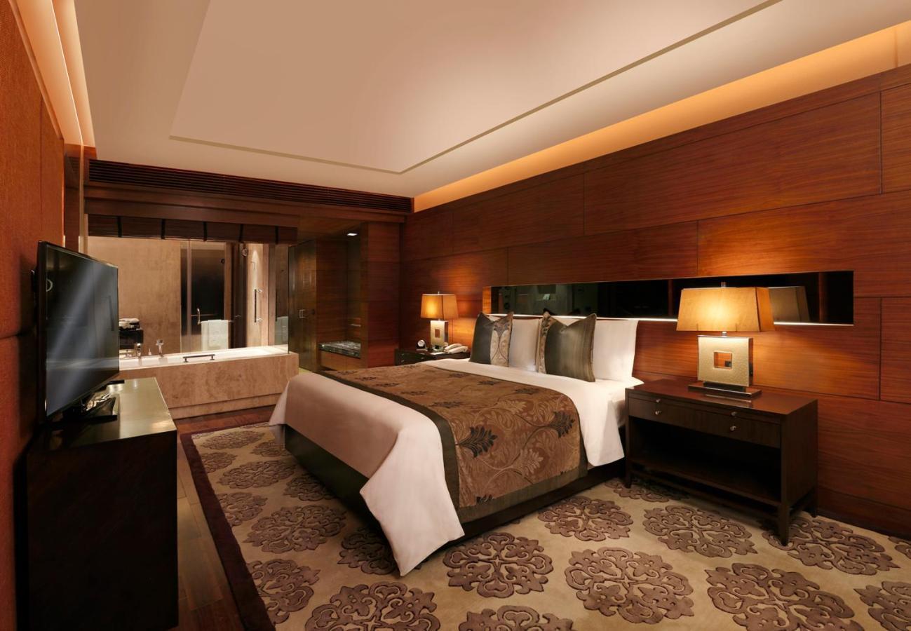 The Leela Ambience Gurugram Hotel & Residences - The Luxury Urban Sanctuary Gurgaon Bagian luar foto