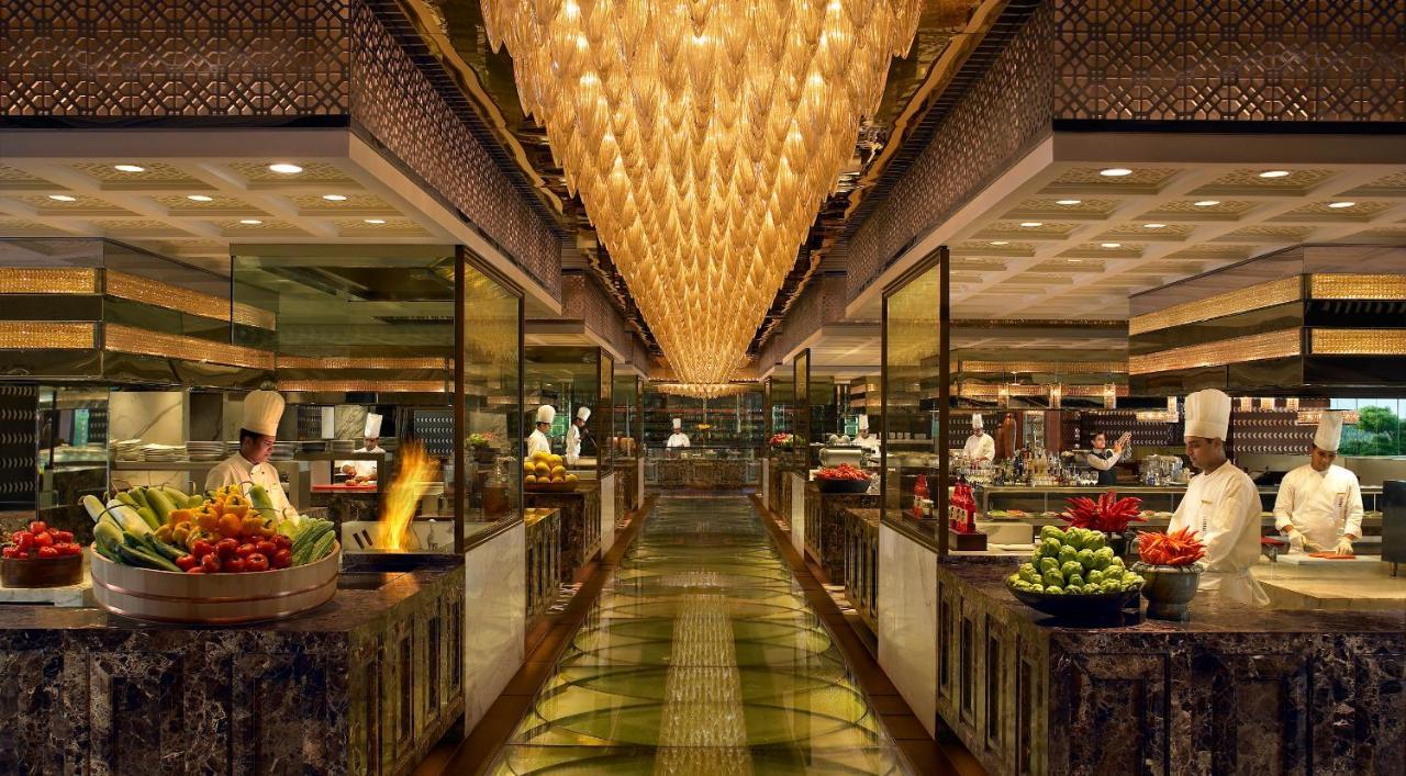 The Leela Ambience Gurugram Hotel & Residences - The Luxury Urban Sanctuary Gurgaon Bagian luar foto The Live Kitche